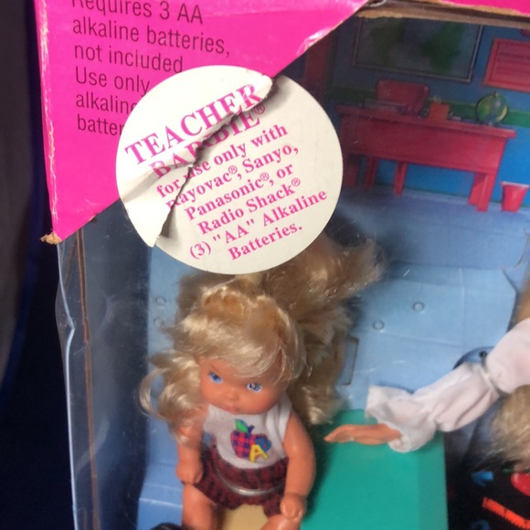 Vintage Teacher Barbie Doll Set w/2 Students #13914-1995 - Box Damage - Picture 8 of 12